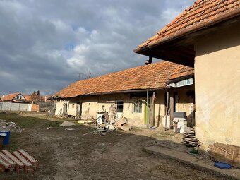 Ponúkame Vám na predaj RODINNÝ DOM v pôvodnom stave, v centr