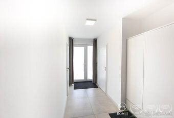 Bosen Group Vám ponúka na predaj nadčasový a precízne spraco