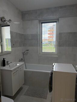 Moderný, svetlý byt s terasou (8,4 m²) a klimatizáciou, komp