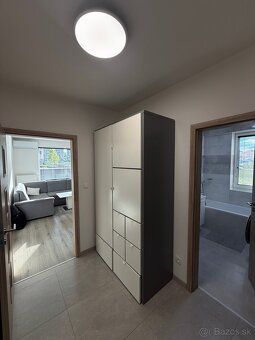 Moderný, svetlý byt s terasou (8,4 m²) a klimatizáciou, komp