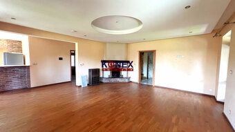 ID:9947
Ponúkame na predaj priestrannú a elegantnú rodinnú v