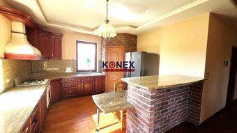 ID:9947
Ponúkame na predaj priestrannú a elegantnú rodinnú v