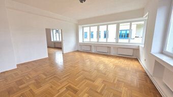 Lokalita : Žilina – centrum, Námestie A. Hlinku Sekcia : pre