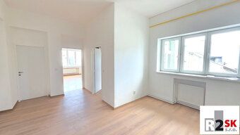 Lokalita : Žilina – centrum, Námestie A. Hlinku Sekcia : pre