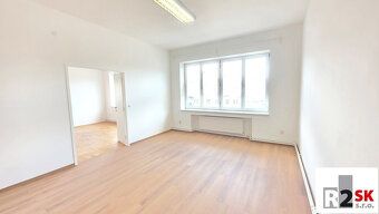 Lokalita : Žilina – centrum, Námestie A. Hlinku Sekcia : pre