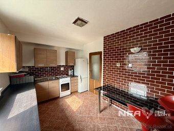 Ponúkame Vám na predaj priestranný rodinný dom nachádzajúci 