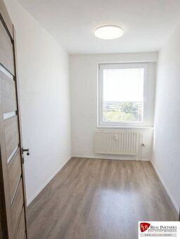 Moderný 3-izbový byt na skok od centra (cca 15 minút) + klim