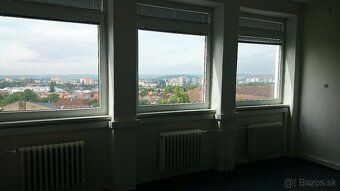 Ponúkame na prenájom kancelárske priestory nachádzajúce sa v
