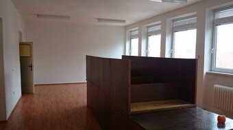 Ponúkame na prenájom kancelárske priestory nachádzajúce sa v