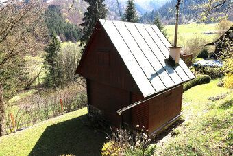 Ponúkame Vám exkluzívne na predaj rekreačnú chatu v menšej c