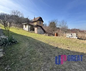 Ponúkame na predaj slnečný rekreačný pozemok o výmere 1 777 