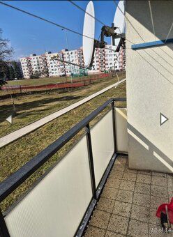 PRIESTRANNÝ 2-IZBOVÝ BYT (66 m²) S BALKÓNOM AJ LODŽIOU VO VY