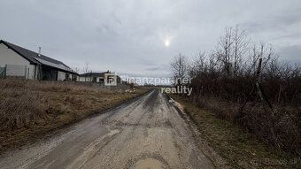 F007-14-SIRA3a
Na predaj stavebný pozemok a záhrada v katast