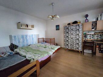 Predáme priestranný 6,5-izbový rodinný dom v pokojnej obci D