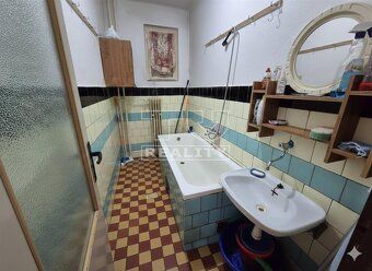 TUreality ponúka na predaj 5-izbový rodinný dom v obci Čavoj