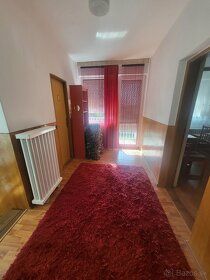 V obci Šoporňa ponúkam na predaj 5-izbový rodinný dom. - spo