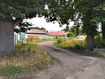 Ponúkame na predaj rovinatý stavebný pozemok s ideálnymi roz