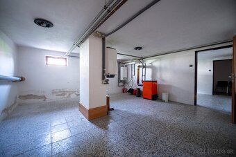 Predám priestranný rodinný dom na pozemku 412 m2, zastavaná 