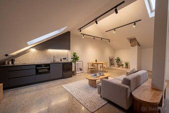 Predám priestranný rodinný dom na pozemku 412 m2, zastavaná 