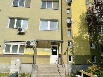 Ponúkame na predaj 1-izbový byt v Komárne na Košickej ulici.