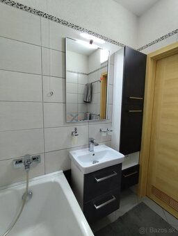 Ponúkam na predaj svetlý a útulný a priestranný 3-izbový byt