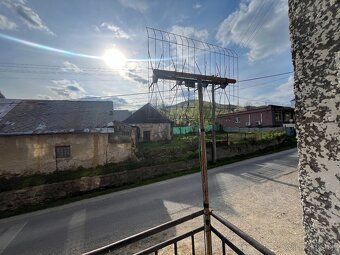 Predám 3-izbový byt v obci Ratkovské Bystré, ktorý sa nachád