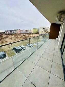 Typ: 2-izbový byt Ulica: Sasinkova Obec: Pezinok
Ponúkam na 