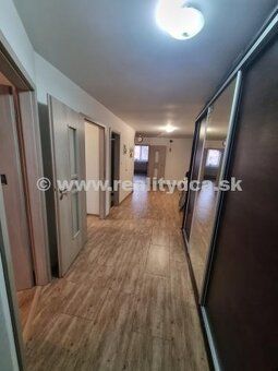 Predáme rodinný dom po čiastočnej rekonštrukcii v centre obc