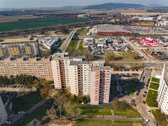 Ponúkame na predaj priestranný a svetlý 3-izbový byt nachádz
