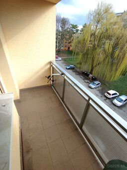 Predám 3 izbový, bezbariérový byt s lodžiou vo vynikajúcej l