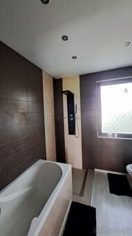 5 izieb | 2 kúpeľne | Dvojgaráž 42 m² | Terasa 66 m² | Pozem