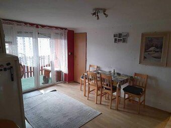 - veľký 3 podlažný rodinný dom - 7 izieb - rovinatý pozemok 