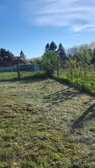 Ponúkame na predaj udržiavaný pozemok ideálny na výstavbu ro