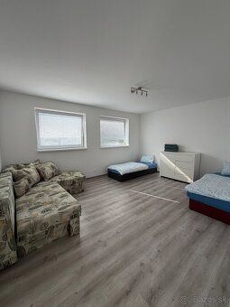 🏡 Prenájom domu pre 12 osôb – Chorvátsky Grob (Bratislava)
P