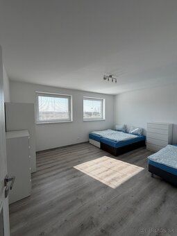 🏡 Prenájom domu pre 12 osôb – Chorvátsky Grob (Bratislava)
P