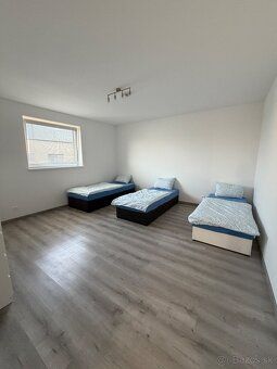 🏡 Prenájom domu pre 12 osôb – Chorvátsky Grob (Bratislava)
P