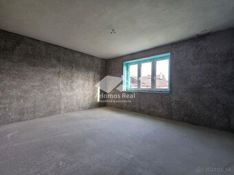 Ponúkame Vám na predaj samostatne stojaci 6 - izbový rodinný
