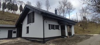 Ponúkame na predaj krásny moderný 5-izbový rodinný dom v obc