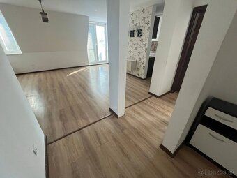 Ponúkame na prenájom pekný, čiastočne zariadený 3 izbový byt