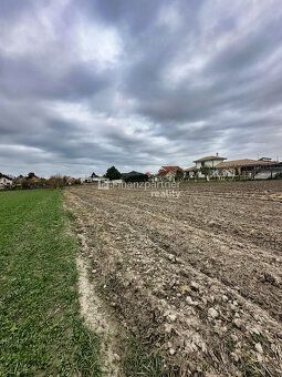 F003-14-VESZ   Na predaj rozľahlý stavebný pozemok v obci Tr
