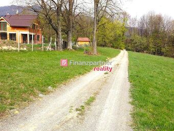 F032-14-IVKIE
Slnečný pozemok s IS v krásnej prírode Králiko