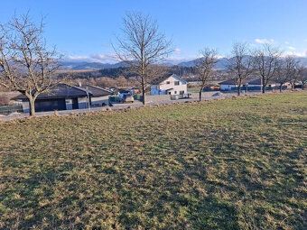 Ponúkame na predaj stavebný pozemok s výmerou 793 m² v obci 