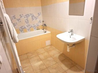 Ponúkame Vám na prenájom 3 izbový byt Žilina, Bytčická. Ploc