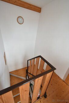 Ponúkame vám na predaj rodinný dom v spoločnom dvore Cajlans