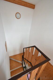 Ponúkame vám na predaj rodinný dom v spoločnom dvore Cajlans