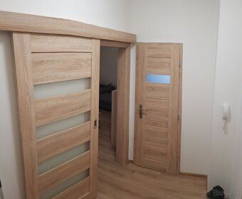 Dám do prenájmu plne zariadenú garsónku, 36 m2, v novostavbe