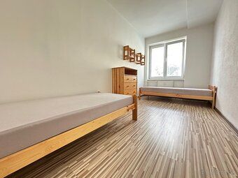 Na dlhodobý prenájom ponúkame 3 izbový byt na Koceľovej ulic