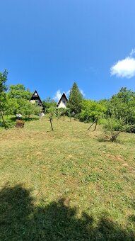 Ponúkam na predaj útulnú murovanú chatu so súpisným číslom v