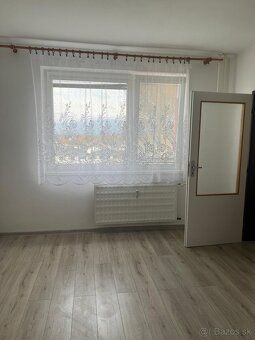 Dlhodobý prenájom – 1-izbový byt s balkónom, ulica J. Kráľa,