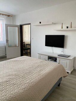 Dlhodobý prenájom – 1-izbový byt s balkónom, ulica J. Kráľa,